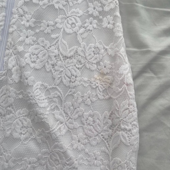 Feminine White Lacey Dress - Picture 9 of 9